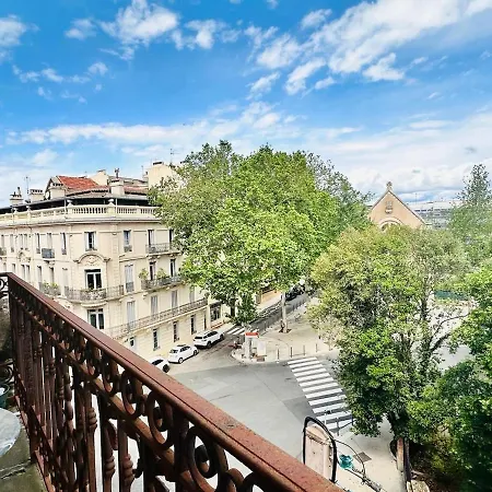 Beautiful And Large Secure 2 Bedroom Haussmann Virg アパート