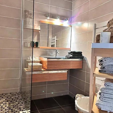 Beautiful And Large Secure 2 Bedroom Haussmann Virg アパート